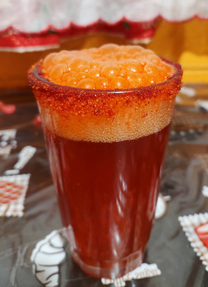 Das berühmteste Rezept für Bier ist die Michelada Cocktail. Ein sommerliches Antikatergetränk.